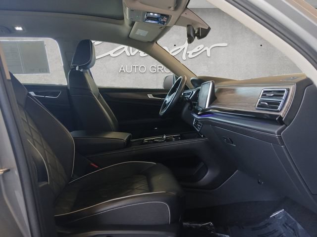 Used 2024 Volkswagen Atlas SEL Premium R-Line AWD/4WD image 25
