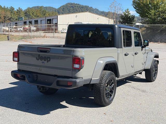Used 2022 Jeep Gladiator Sport AWD/4WD image 3