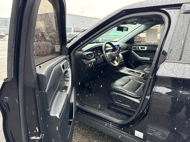 Certified 2021 Ford Explorer XLT w/ Equipment Group 202A image 6