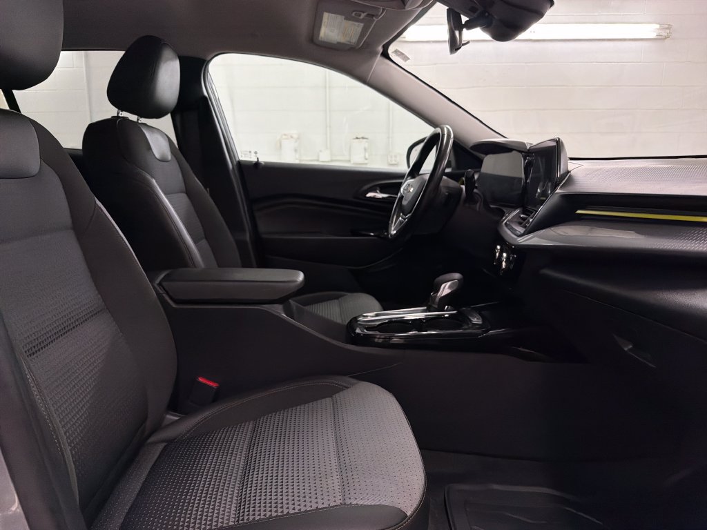 Used 2024 Chevrolet Trax LT w/ Driver Confidence Package FWD image 29