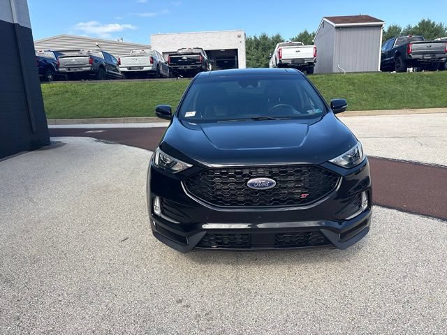 Certified 2019 Ford Edge ST w/ Cold Weather Package AWD/4WD image 11