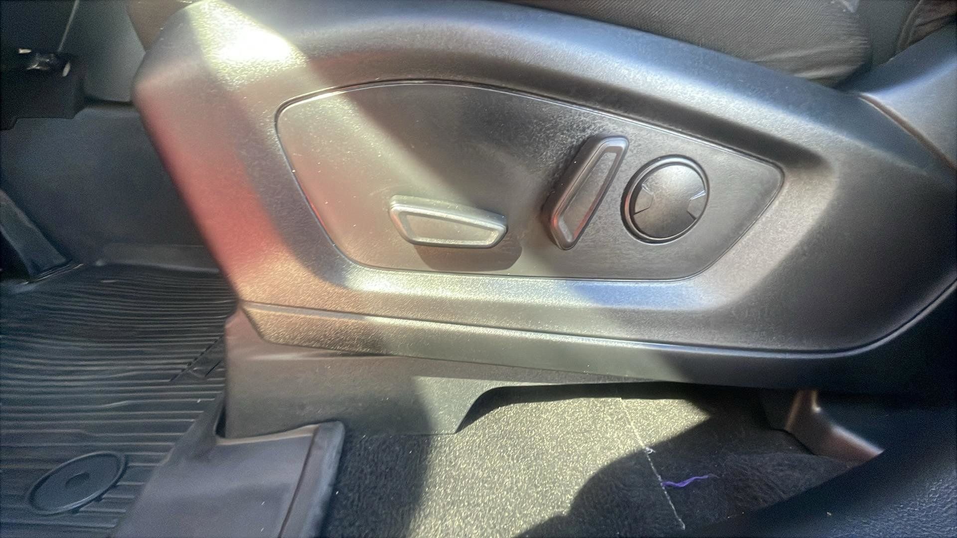 Certified 2023 Ford Explorer XLT w/ Class IV Trailer Tow Package image 18