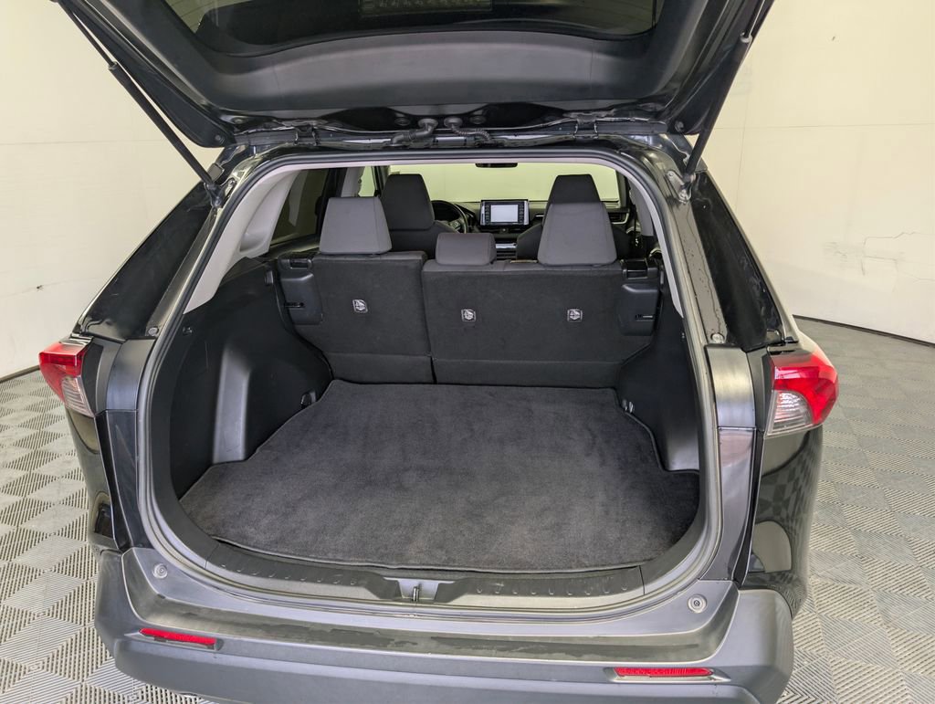 Used 2020 Toyota RAV4 XLE AWD/4WD image 6