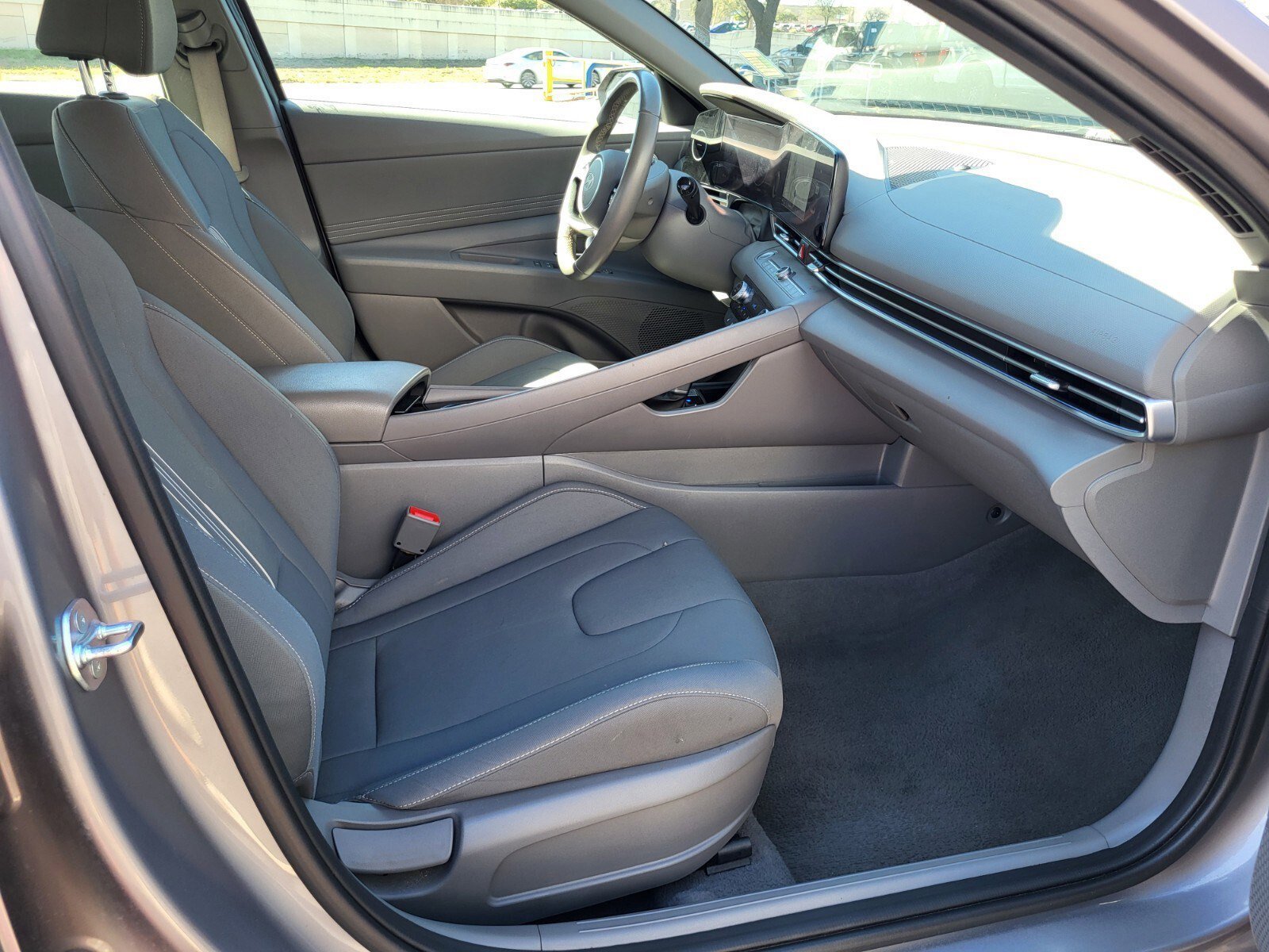 Used 2025 Hyundai Elantra SEL image 12