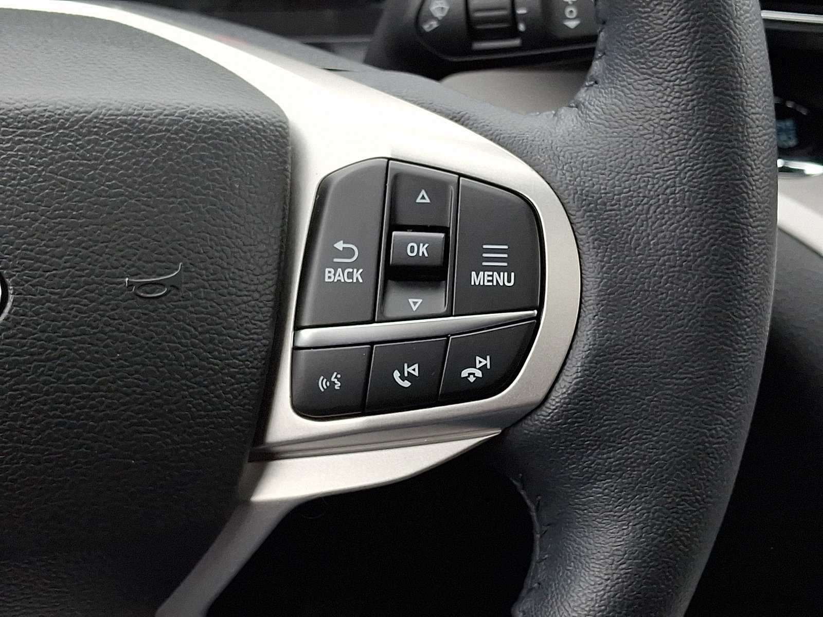 Certified 2023 Ford Explorer XLT w/ Equipment Group 202A AWD/4WD image 27