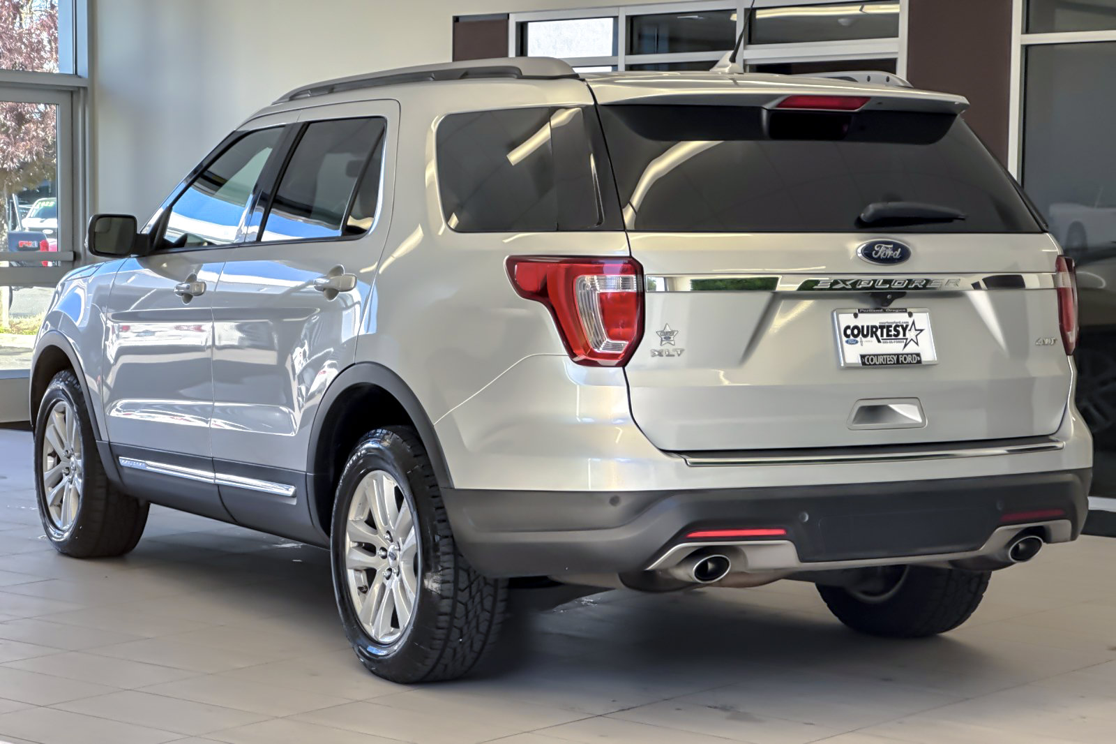 Certified 2018 Ford Explorer XLT w/ Equipment Group 202A AWD/4WD image 6