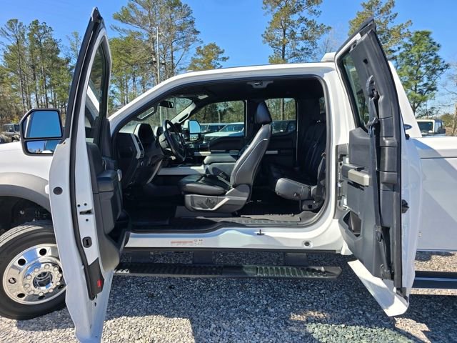 Certified 2022 Ford F450 Lariat w/ Lariat Value Package image 8