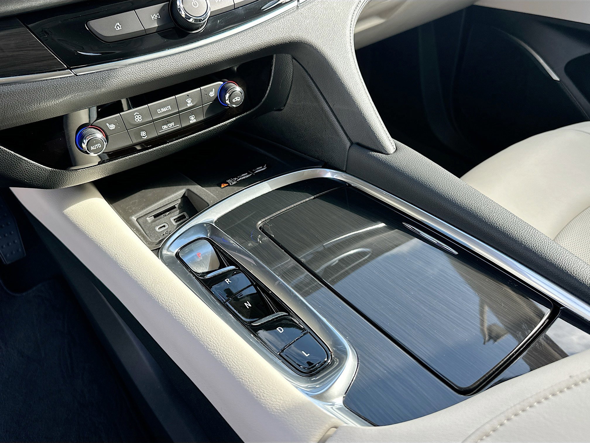 Used 2023 Buick Enclave Essence image 16