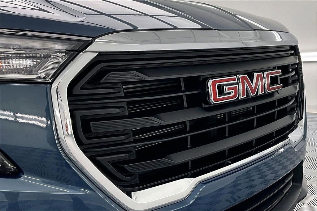Used 2024 GMC Terrain SLE w/ Driver Convenience Package image 28