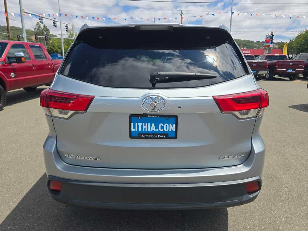 Used 2019 Toyota Highlander XLE AWD/4WD image 4