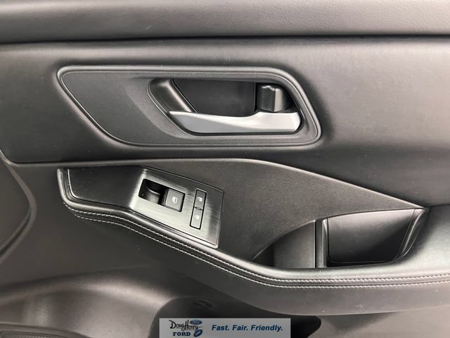 Used 2025 Nissan Rogue SV FWD image 36