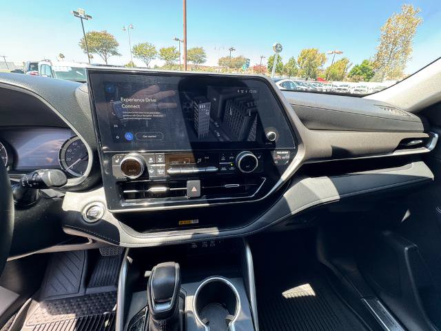 Used 2025 Toyota Highlander XLE FWD image 22