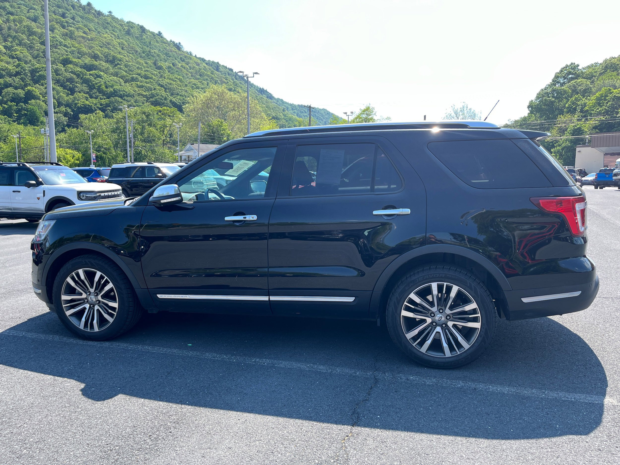 Certified 2018 Ford Explorer Platinum AWD/4WD image 6