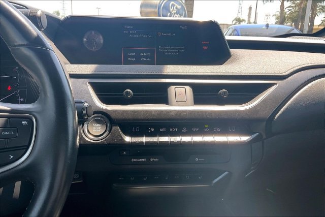 Used 2019 Lexus UX 200 w/ Premium Package FWD image 31
