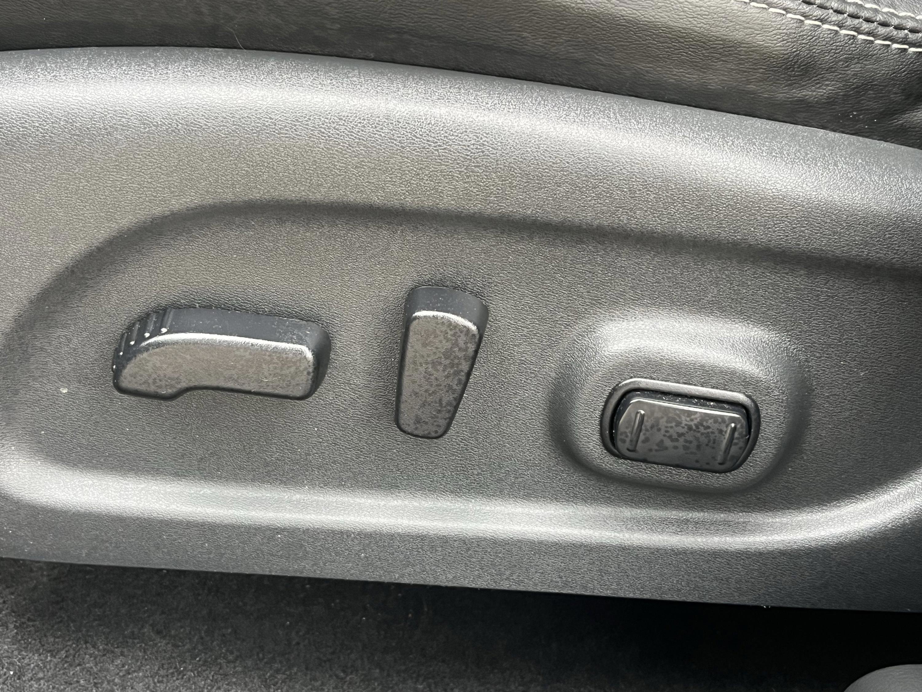 Used 2023 Nissan Murano SV w/ SV Midnight Edition Package image 12