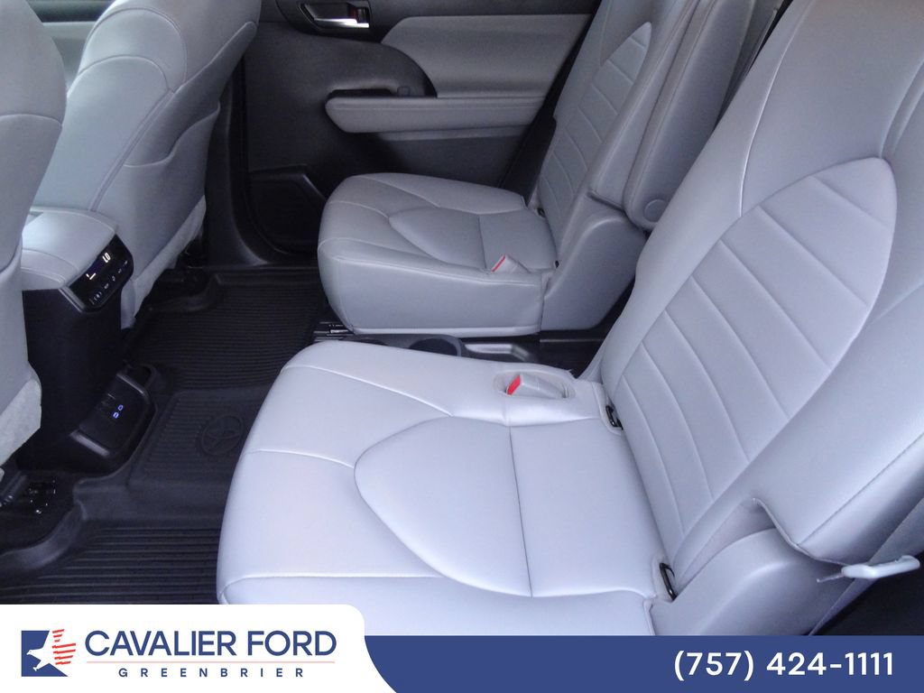 Used 2022 Toyota Highlander XLE AWD/4WD image 8