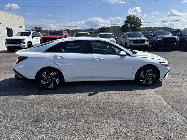 Used 2025 Hyundai Elantra SEL FWD image 15