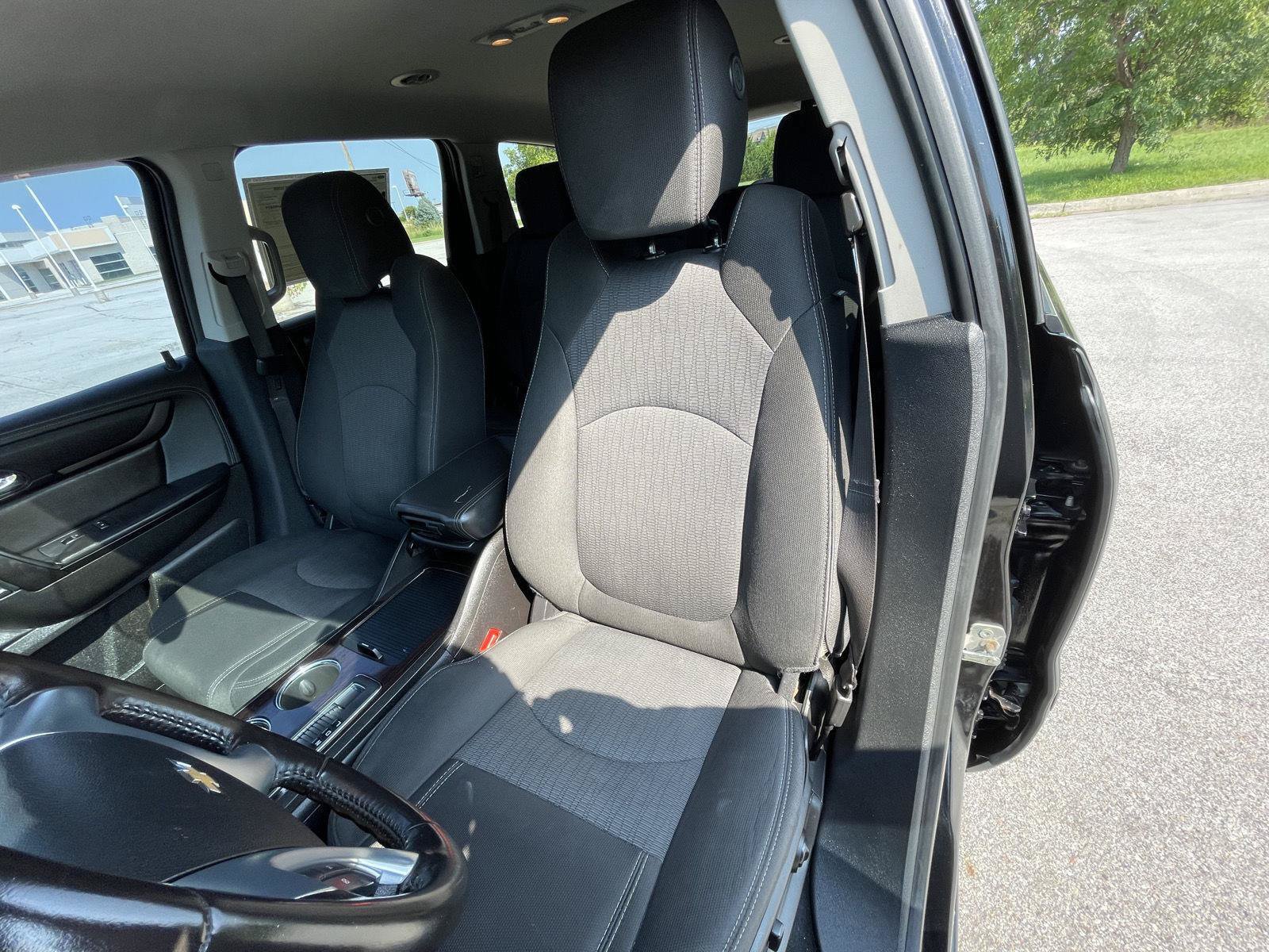 Used 2017 Chevrolet Traverse LT w/ Style and Technology Package AWD/4WD image 18