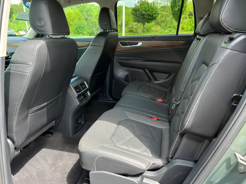 Used 2026 Volkswagen Atlas SE AWD/4WD image 4