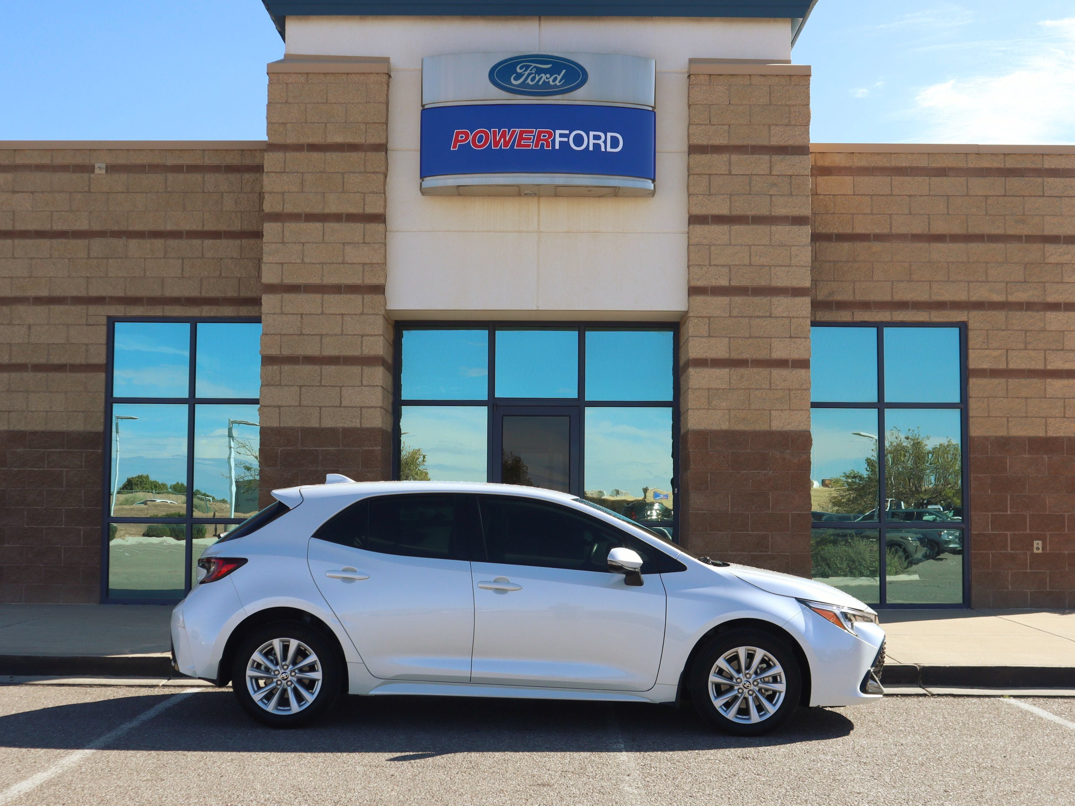 Used 2025 Toyota Corolla SE w/ SE Package FWD image 5