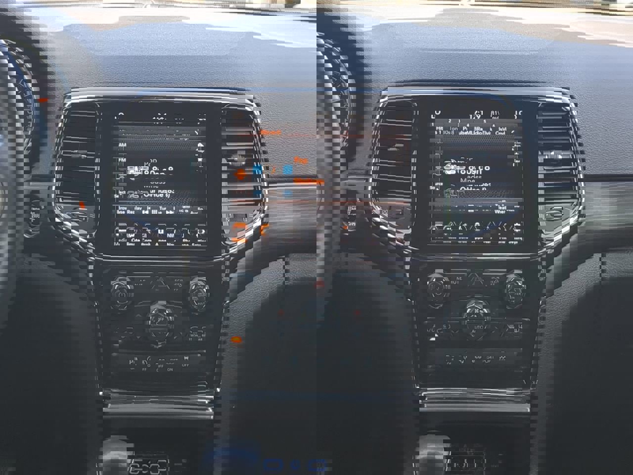 Used 2021 Jeep Grand Cherokee Laredo X image 16