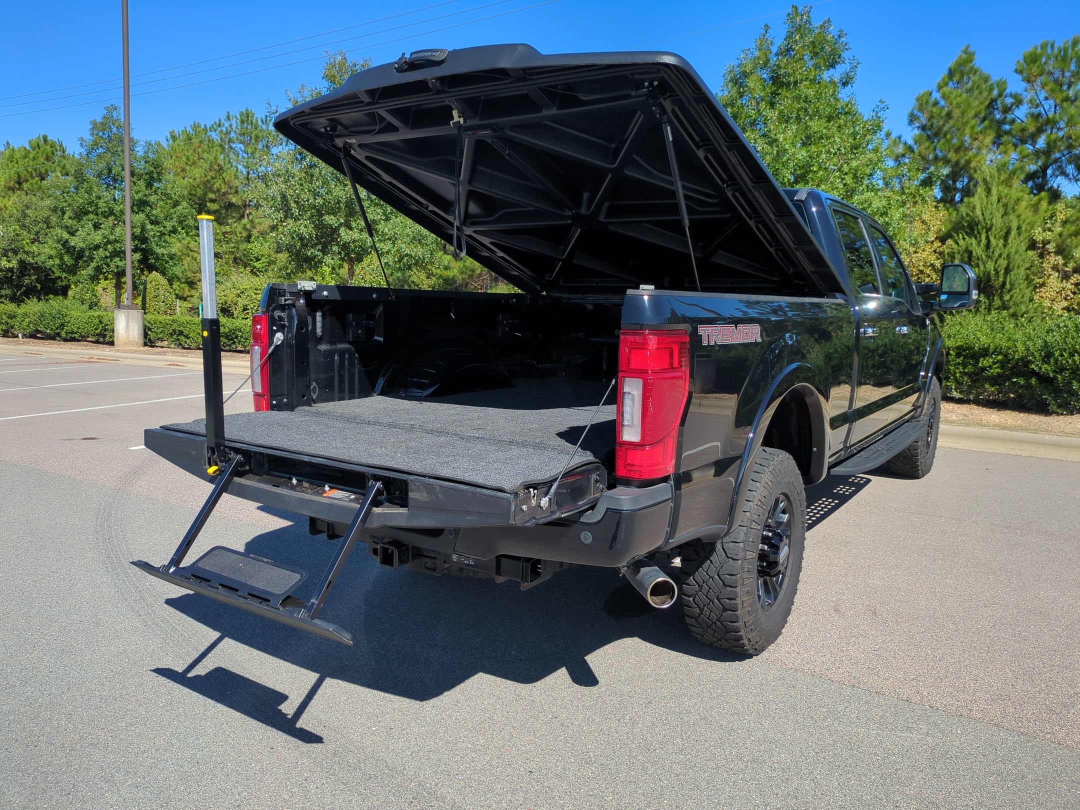 Certified 2022 Ford F250 Platinum w/ Tremor Off-Road Package AWD/4WD image 43