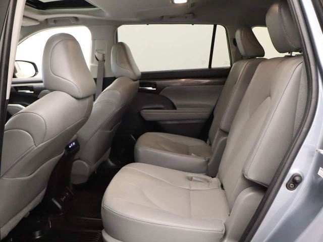 Used 2023 Toyota Highlander Limited FWD image 27