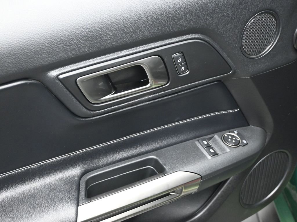 Certified 2022 Ford Mustang Shelby GT500 w/ Carbon Fiber Track Pack image 39