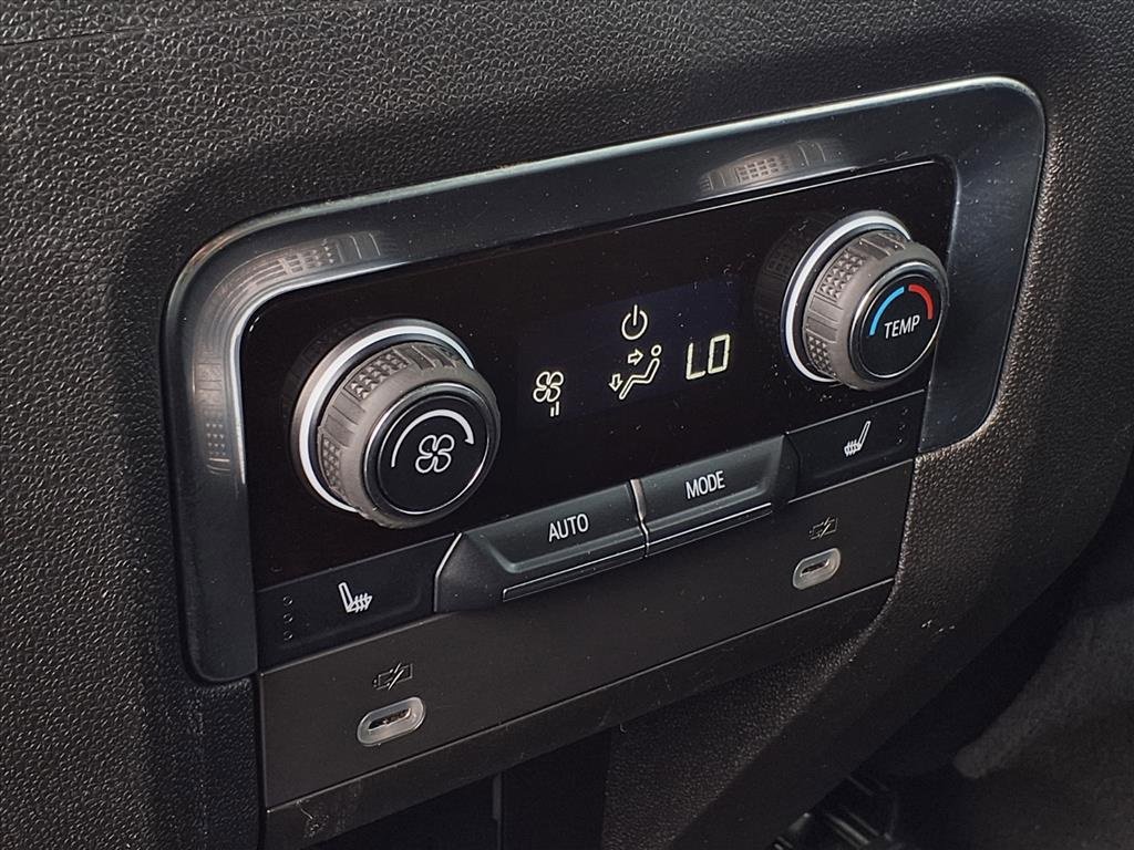 Used 2024 Chevrolet Suburban Premier image 22