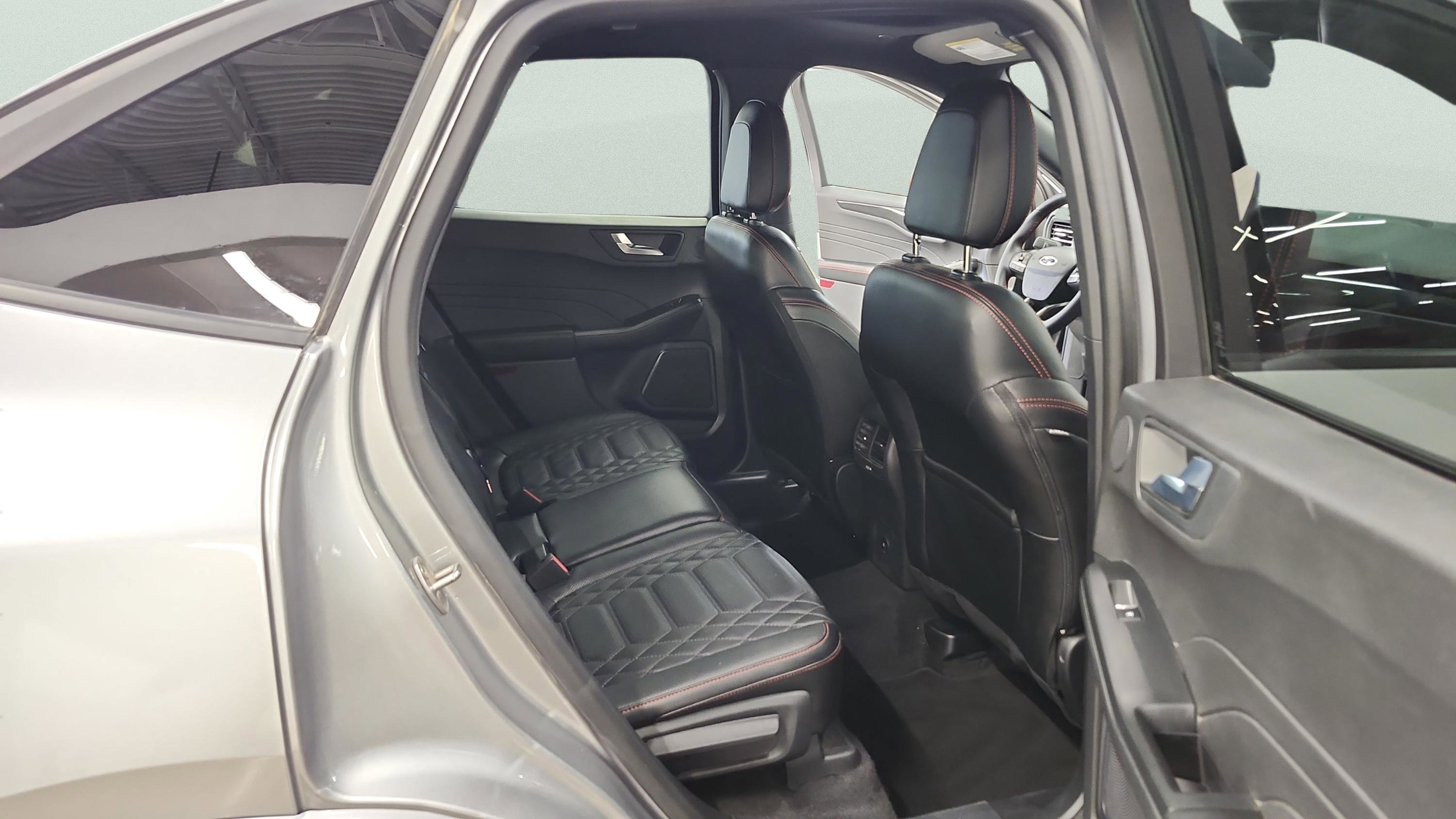 Certified 2024 Ford Escape ST-Line Elite w/ Premium Technology Package image 16