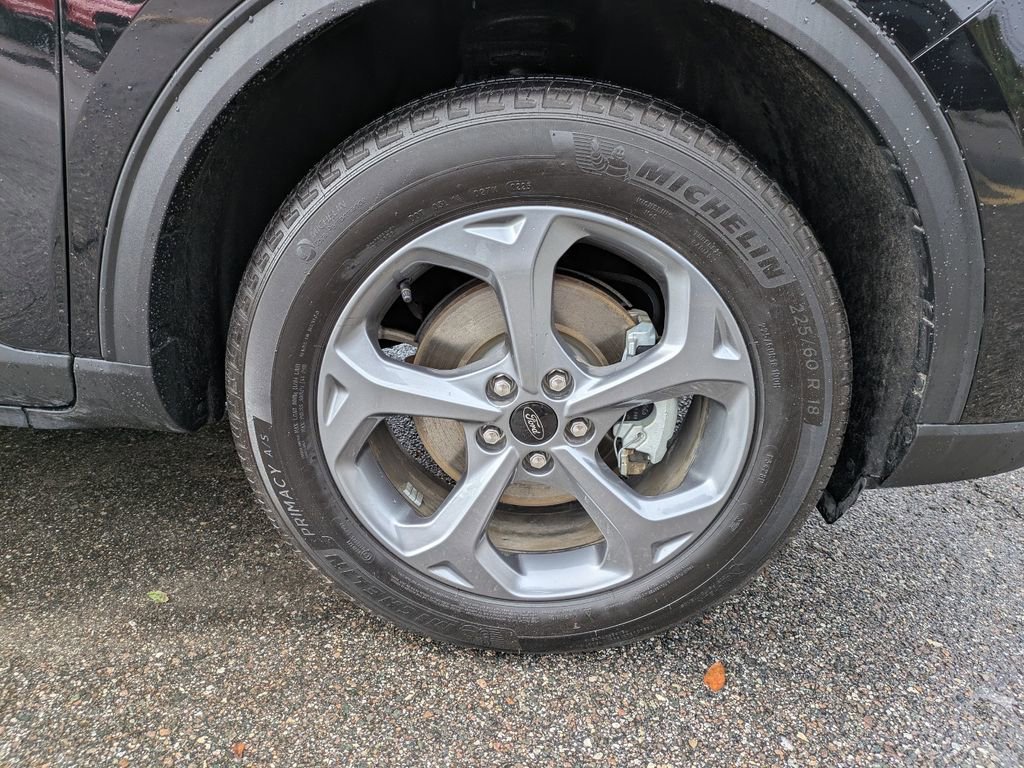 Certified 2025 Ford Escape ST-Line w/ Tech Pack #1 AWD/4WD image 11