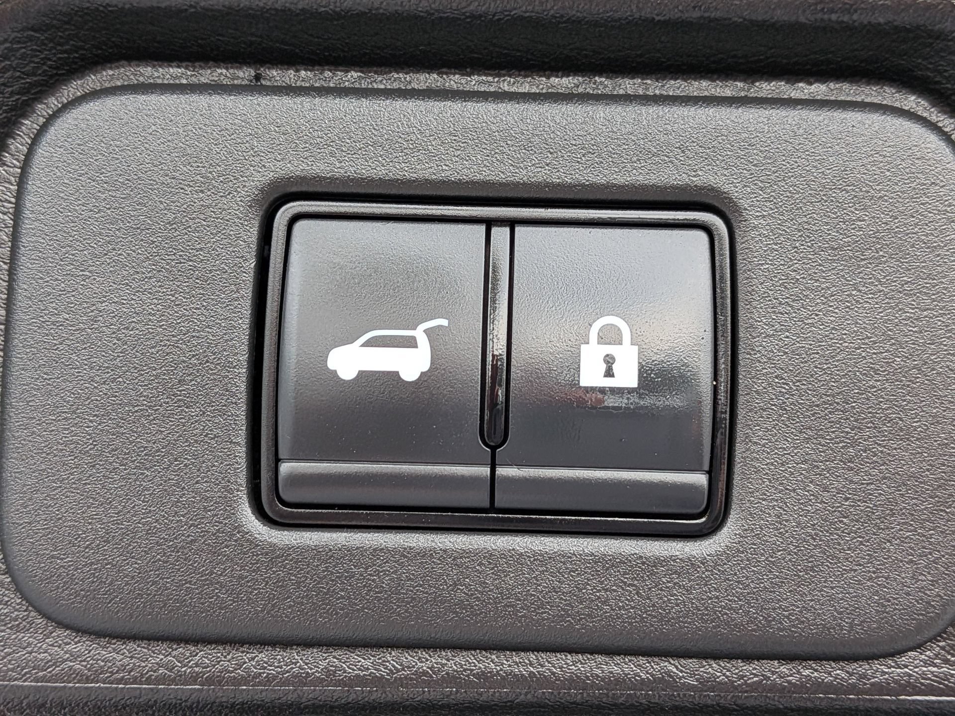 Used 2025 Nissan Rogue SV FWD image 16