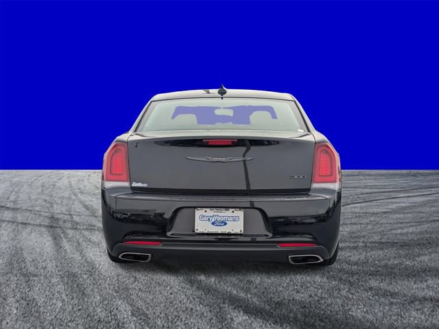 Used 2023 Chrysler 300 Touring w/ Sport Appearance Package RWD image 5