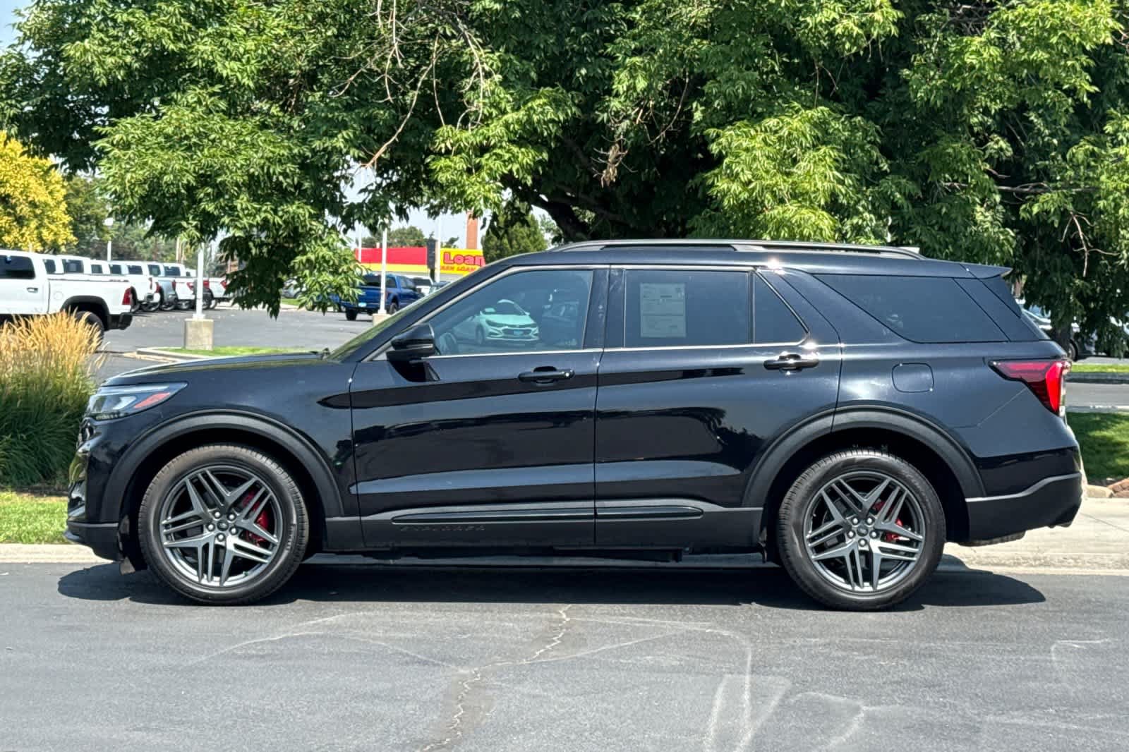 Certified 2025 Ford Explorer ST AWD/4WD image 5