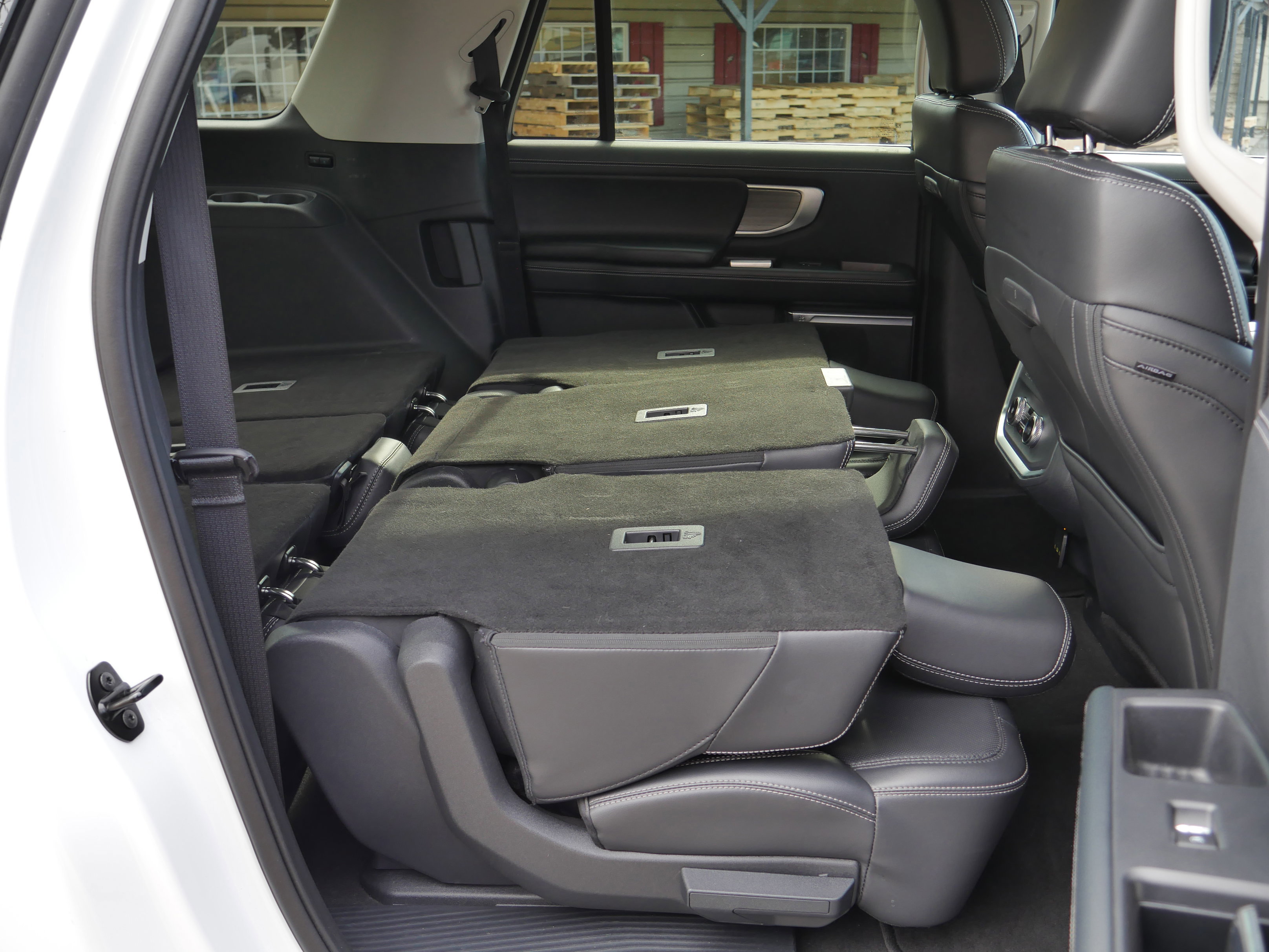 Certified 2025 Ford Expedition Max Platinum image 36