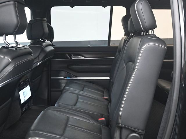 Used 2023 Jeep Grand Wagoneer Series II w/ Premium Group II AWD/4WD image 5