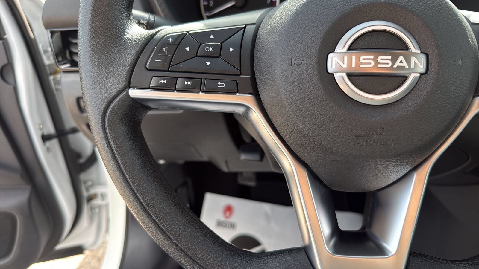 Used 2025 Nissan Sentra SV FWD image 15