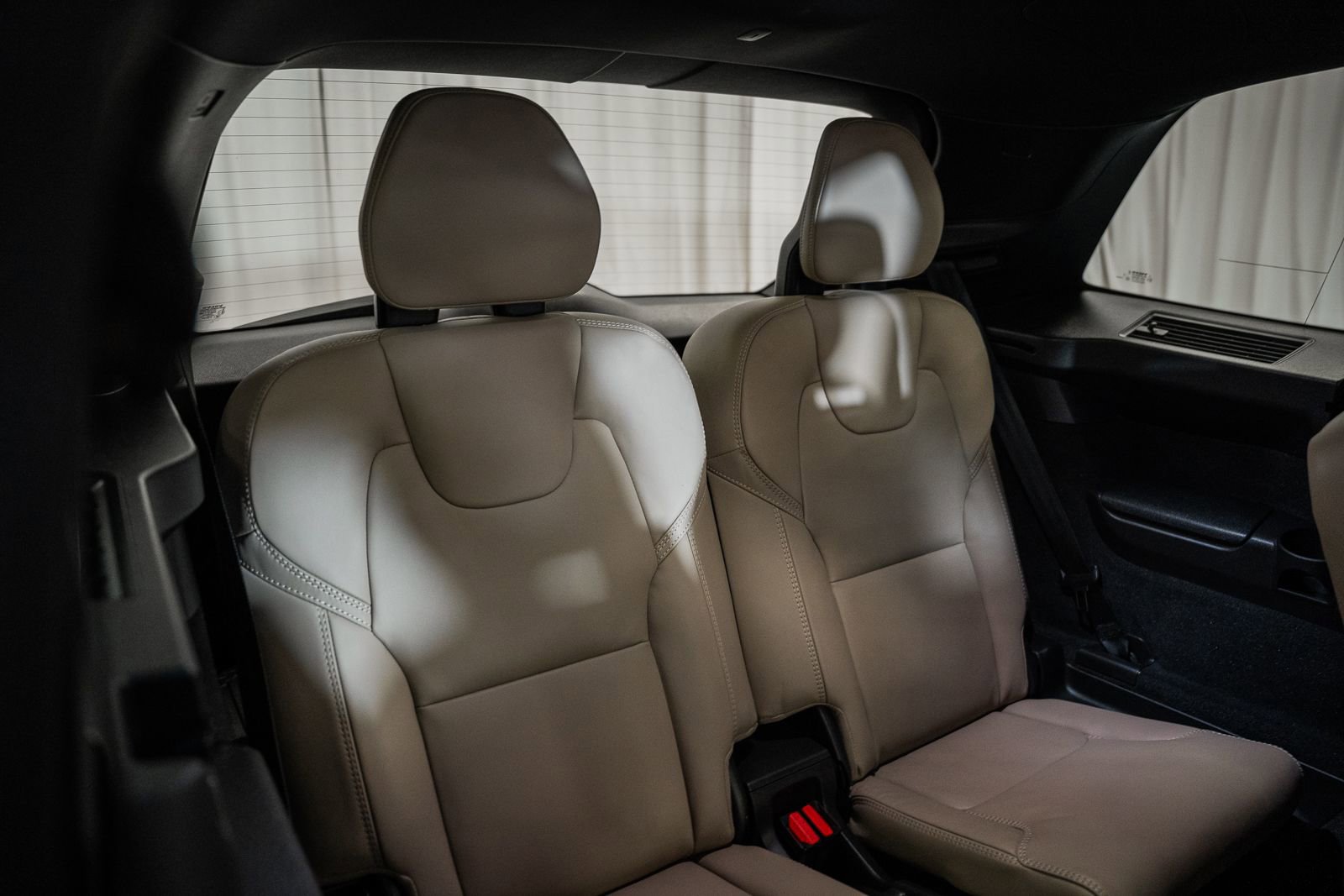 Used 2025 Volvo XC90 T8 Ultra w/ Protection Package Premier image 39