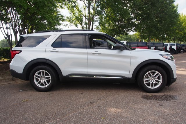Certified 2025 Ford Explorer Active RWD image 8