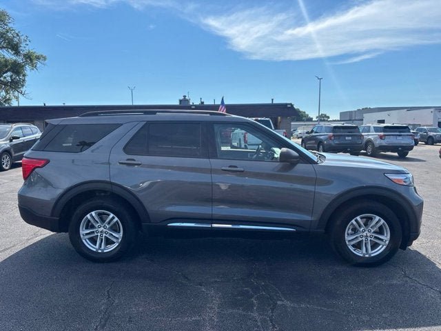Certified 2021 Ford Explorer XLT w/ Equipment Group 202A AWD/4WD image 4
