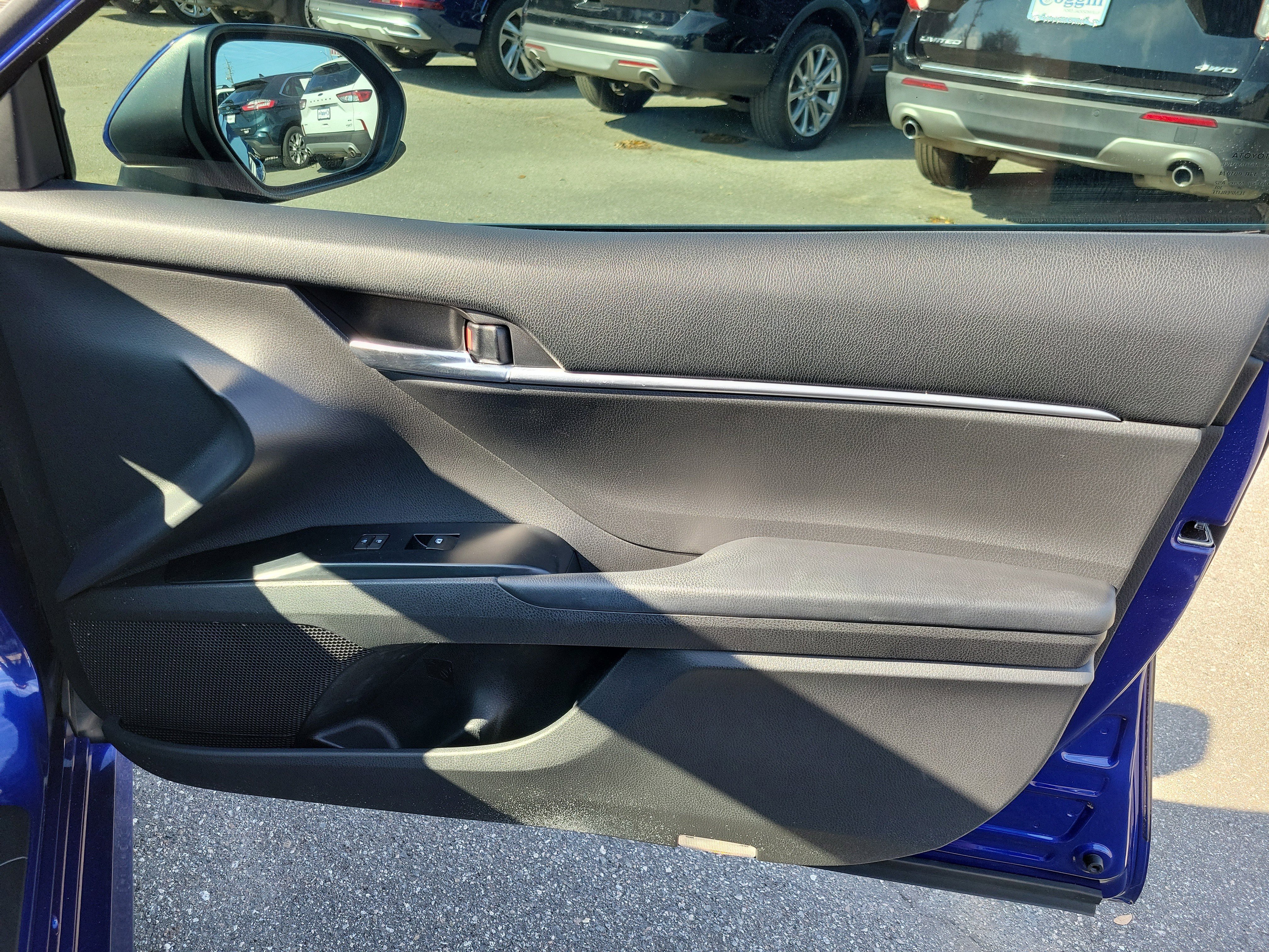 Used 2018 Toyota Camry LE image 28