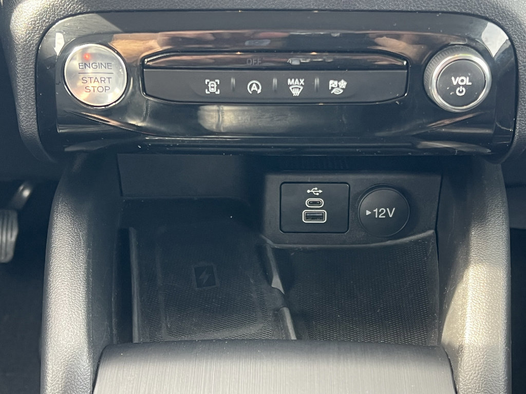 Certified 2025 Ford Escape Platinum AWD/4WD image 28