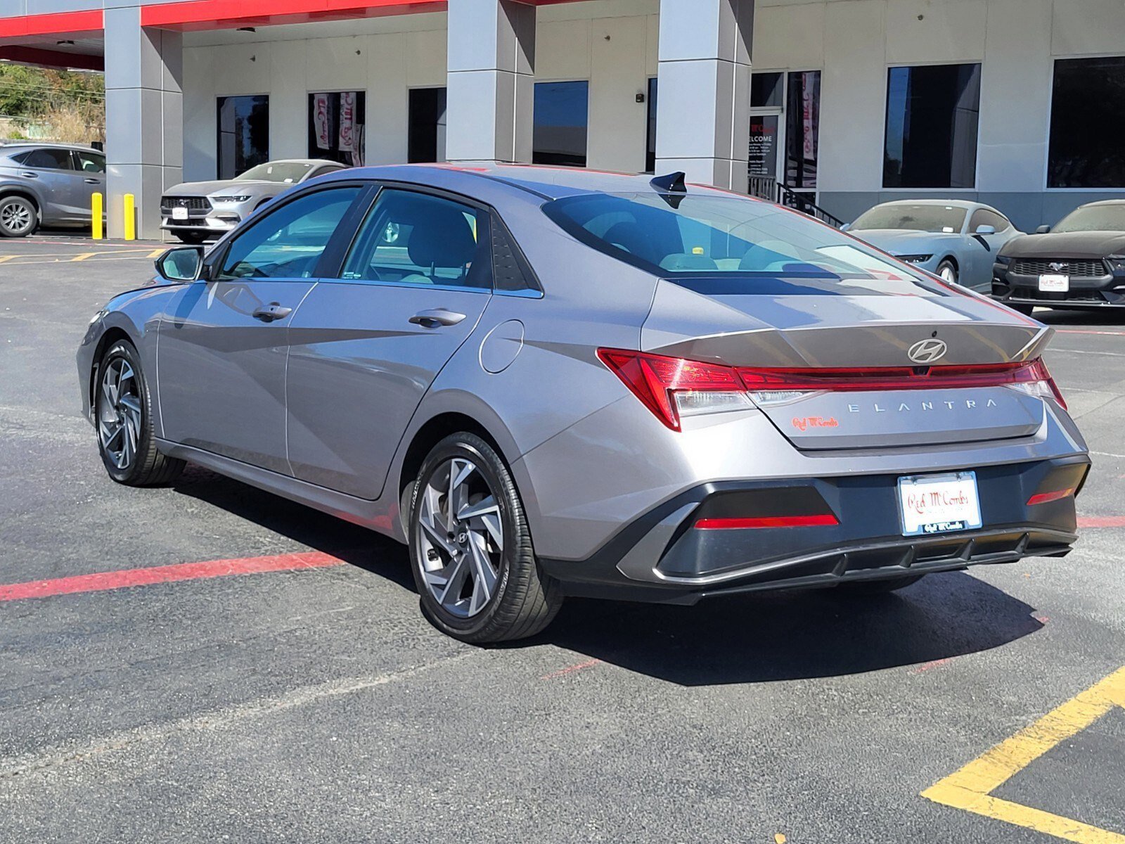 Used 2025 Hyundai Elantra SEL image 5