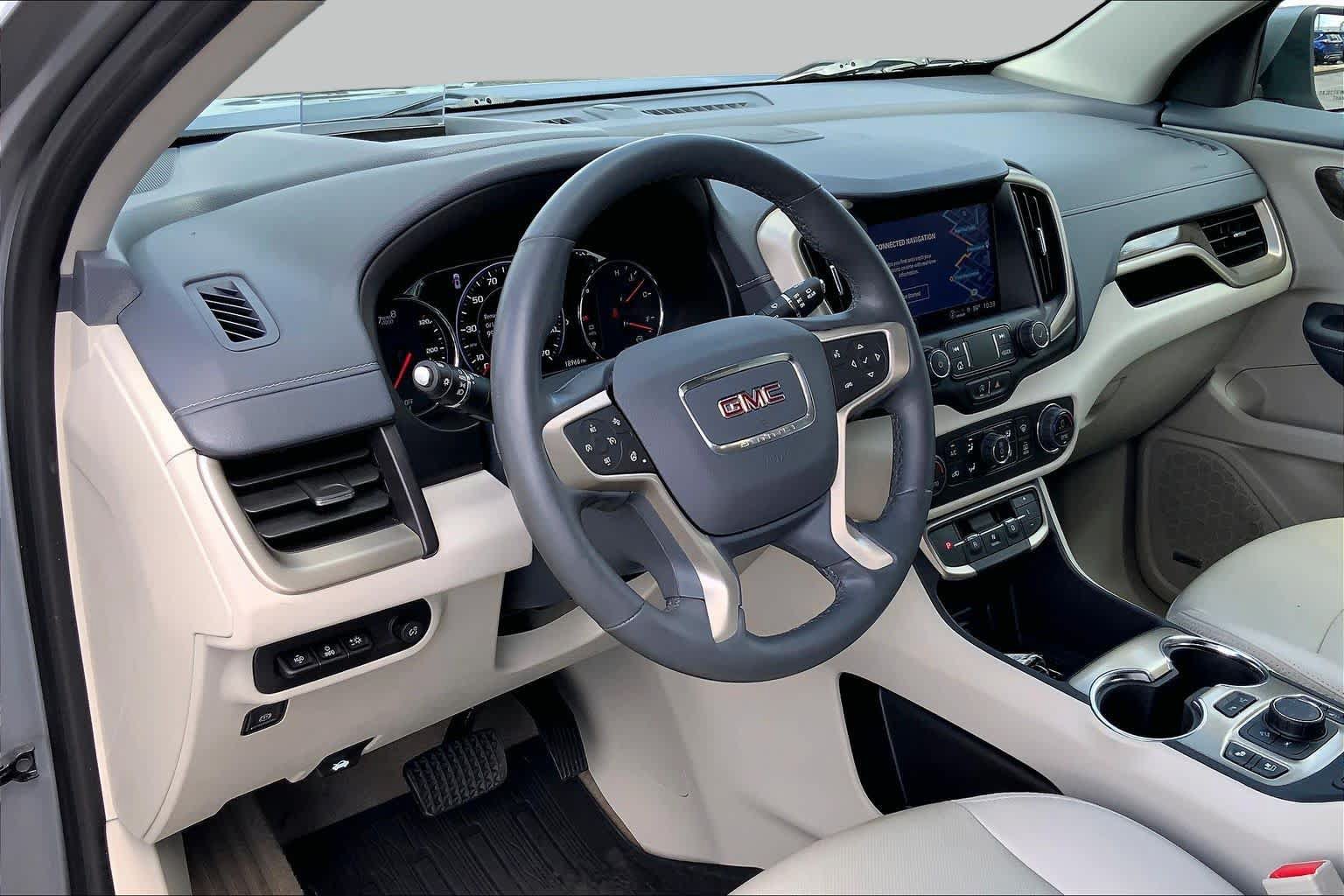 Used 2024 GMC Terrain Denali w/ Denali Premium Package AWD/4WD image 18