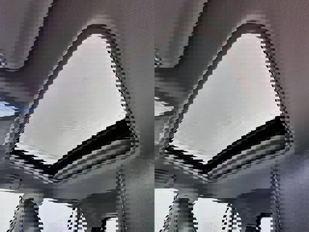 Used 2021 Toyota RAV4 XLE Premium image 31