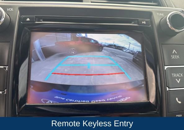 Used 2017 Toyota Camry XLE image 17