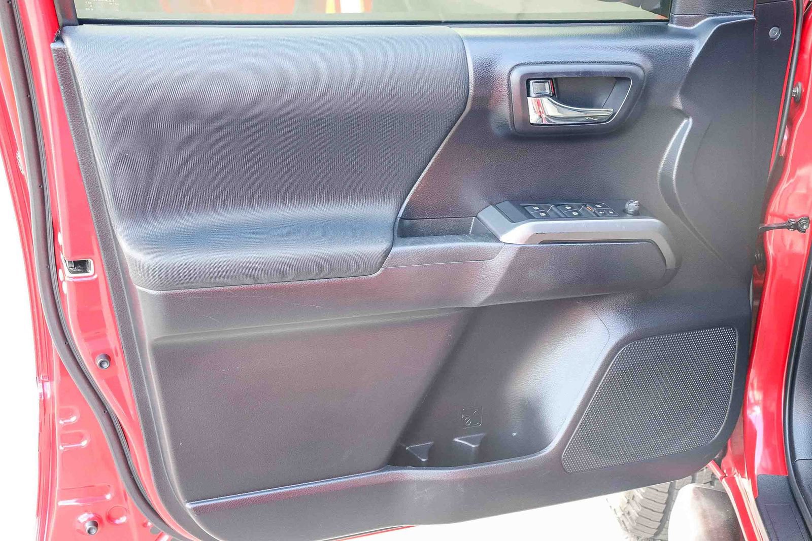 Used 2020 Toyota Tacoma TRD Sport w/ Technology Package RWD image 21