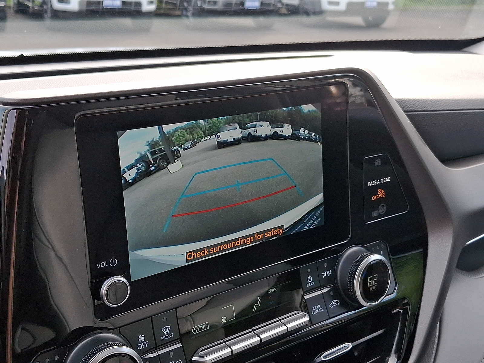 Used 2023 Toyota Highlander XLE AWD/4WD image 18