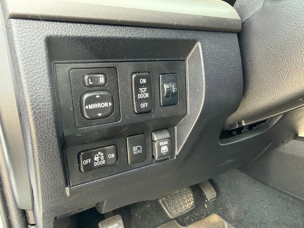 Used 2020 Toyota Tundra SR5 w/ SR5 Upgrade Package AWD/4WD image 17