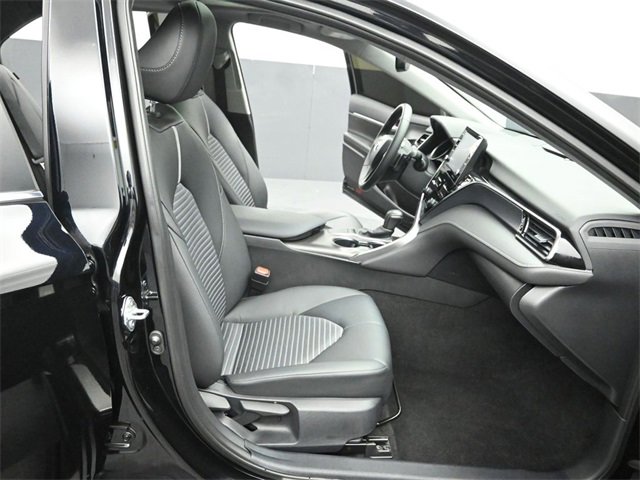 Used 2024 Toyota Camry SE image 30